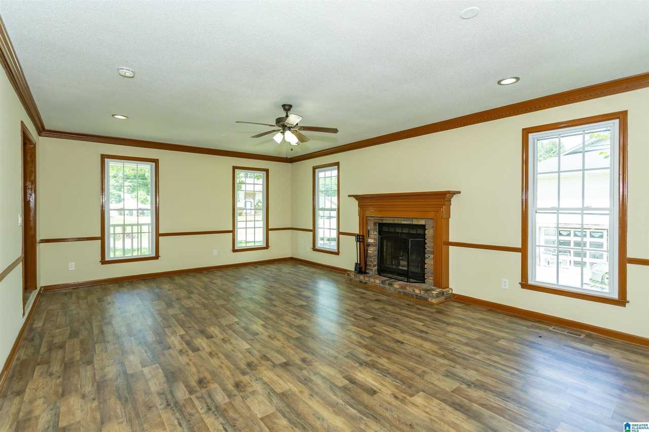 917 Dunridge Dr - Photo 5 of 13