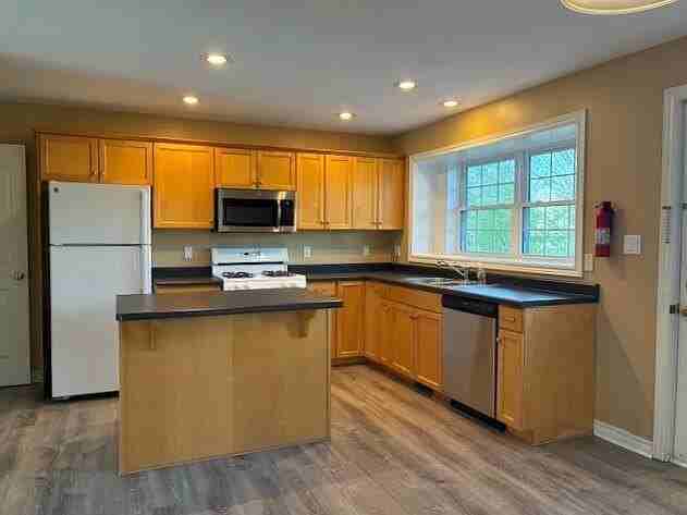 2166 Pennsylvania Ave #35 - Photo 5 of 23