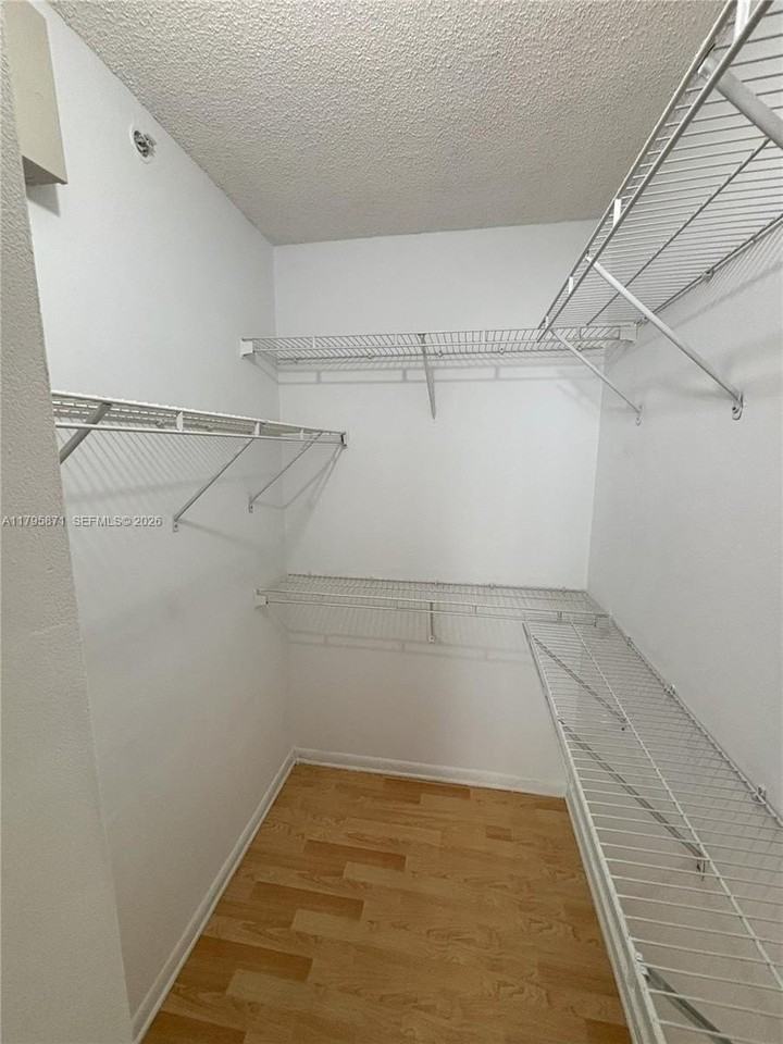126 Sw 17th Rd #505 - Photo 3 of 25