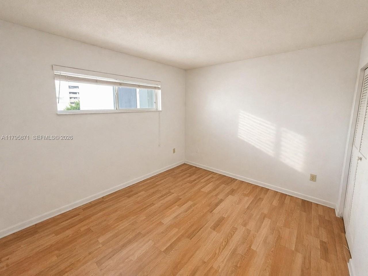 126 Sw 17th Rd #505 - Photo 5 of 25