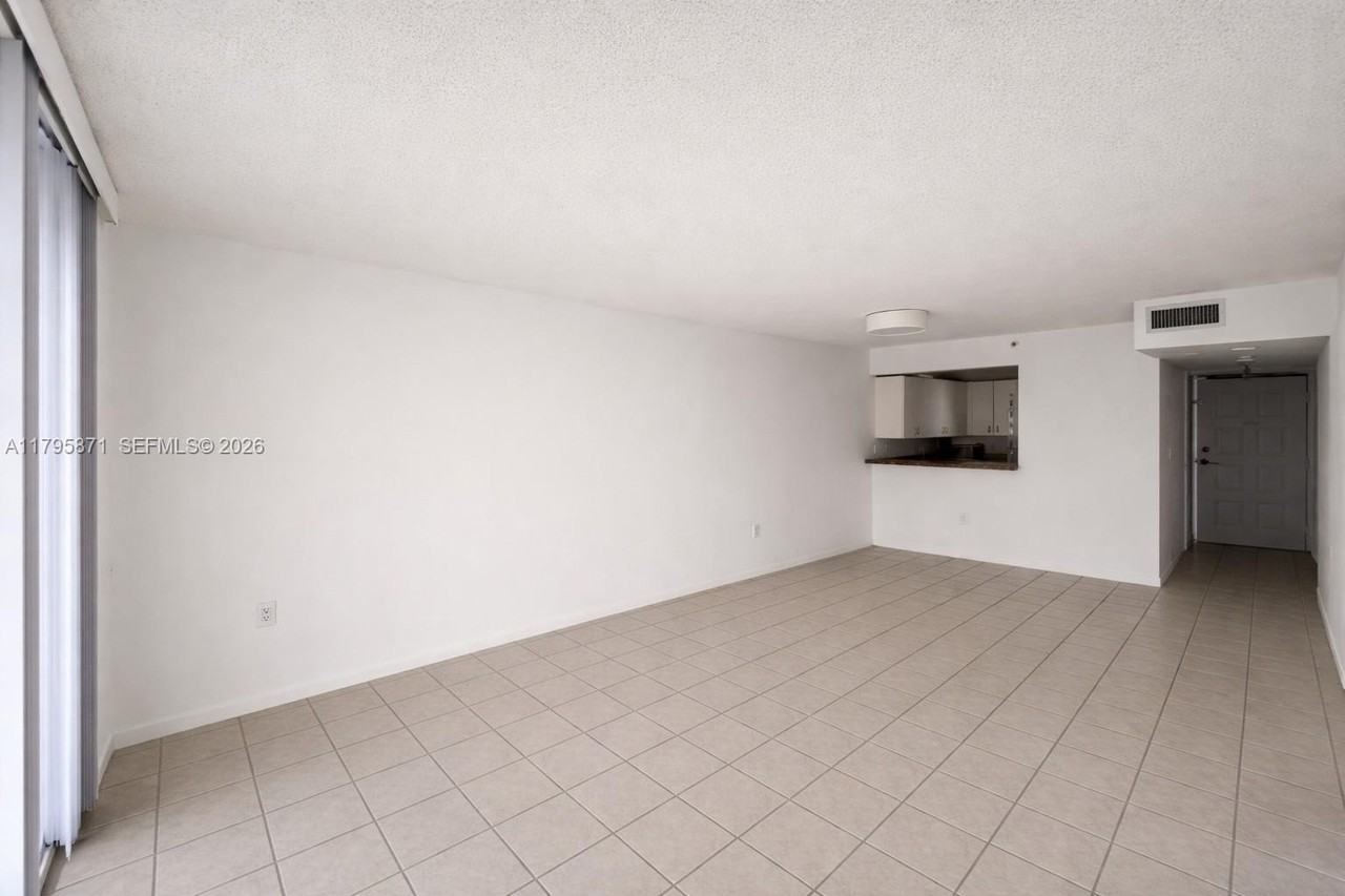 126 Sw 17th Rd #505 - Photo 7 of 25