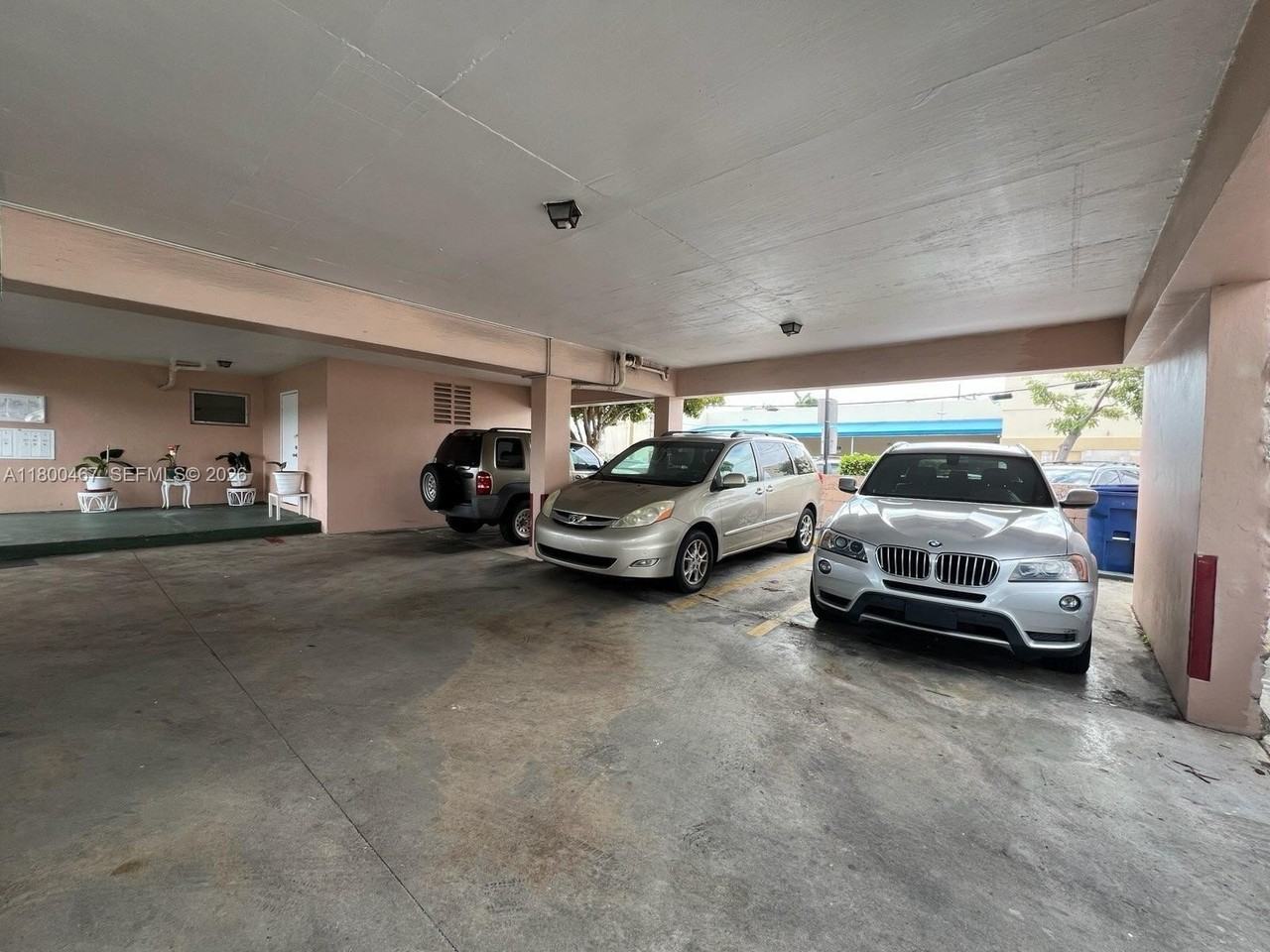 7125 Dickens Ave #4 - Photo 4 of 9