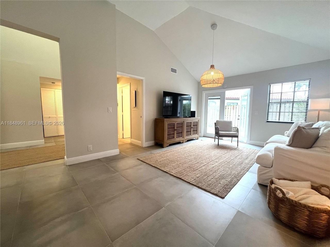 13473 Fountain View Blvd #1 - Photo 4 of 31