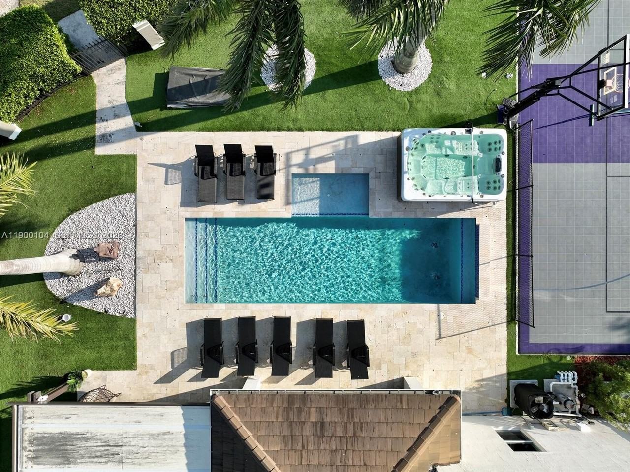 11 Nw 122nd Ave - Photo 3 of 50