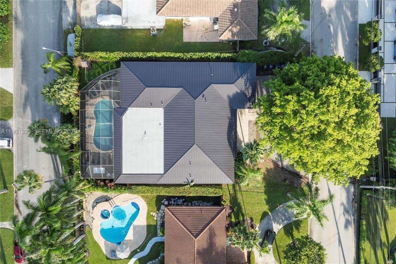 1141 N Northlake Dr - Photo 4 of 50