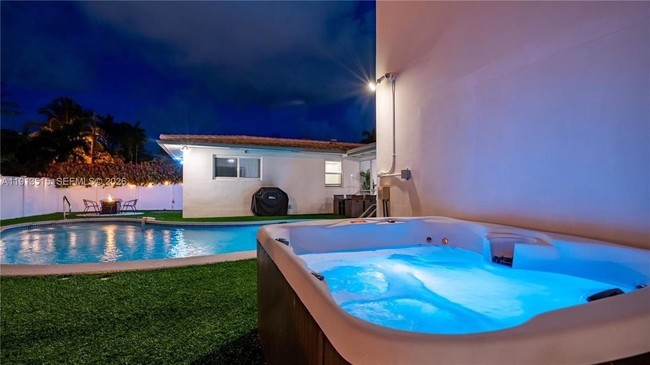 1241 Hollywood Blvd - Photo 6 of 50