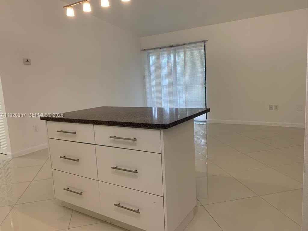907 Ne 199th St #204 - Photo 6 of 15