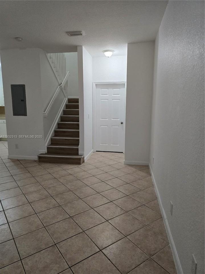 1304 N Santa Catalina Cir #1304 - Photo 4 of 17