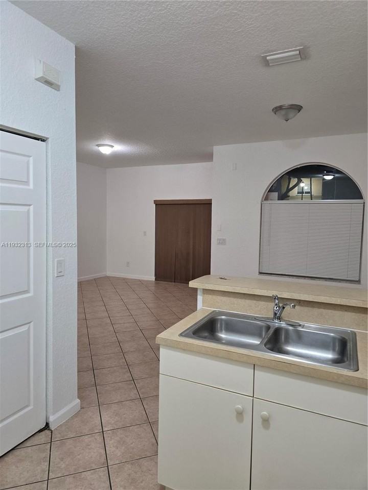 1304 N Santa Catalina Cir #1304 - Photo 7 of 17