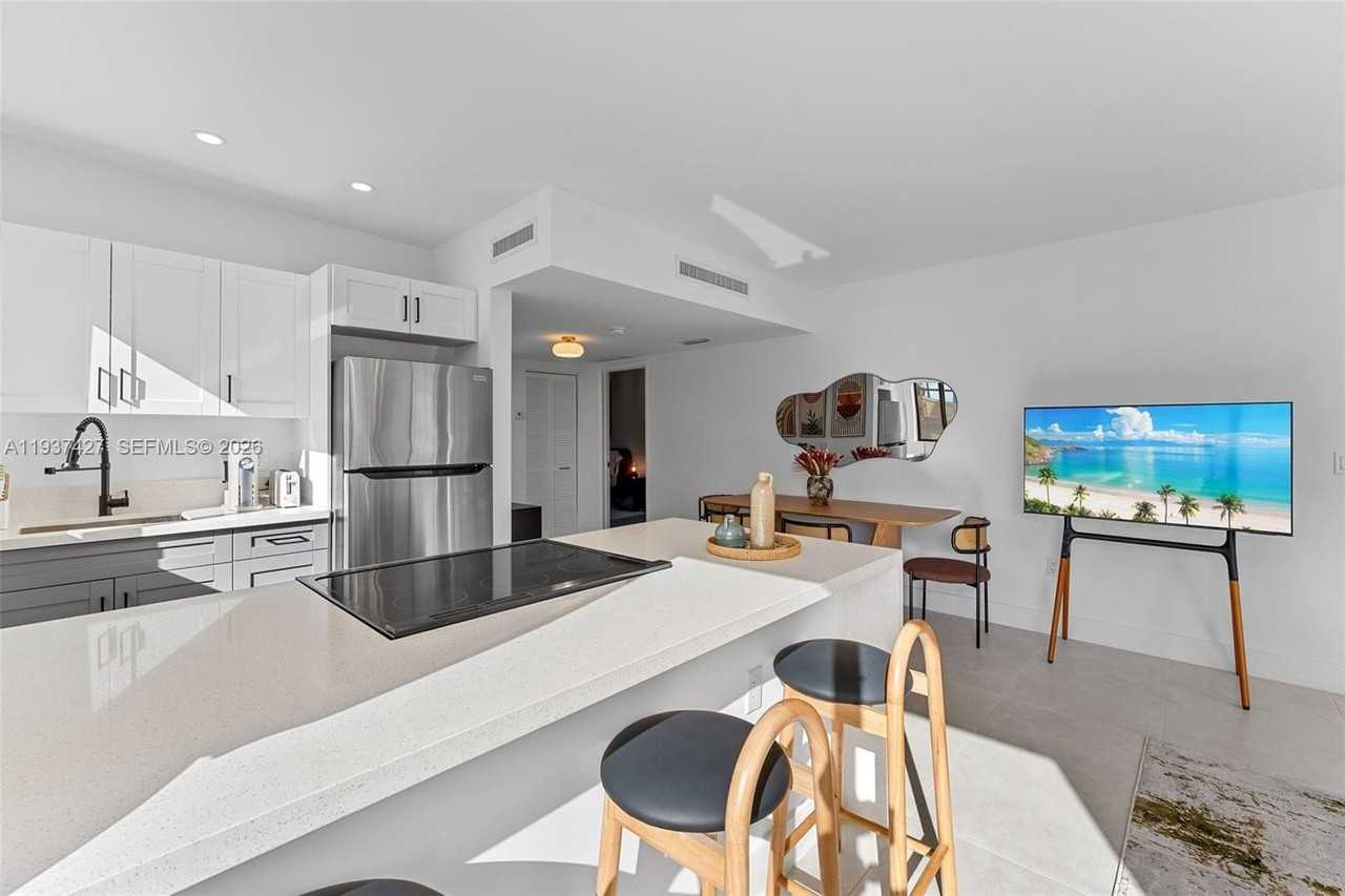 1144 Sw 4th St #8 - Photo 5 of 14