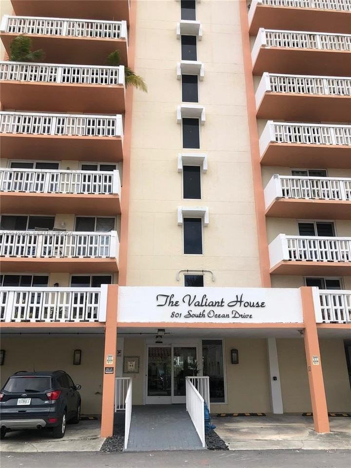 801 S Ocean Dr #1004 - Photo 3 of 37