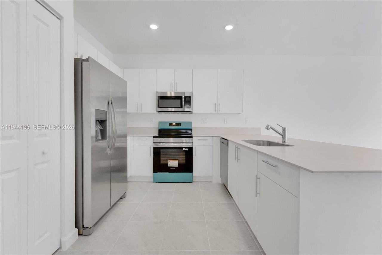 12168 Sw 268th Ln - Photo 5 of 27