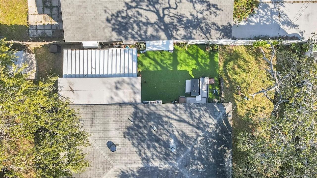 709 Sw 7th Ave #A - Photo 2 of 19