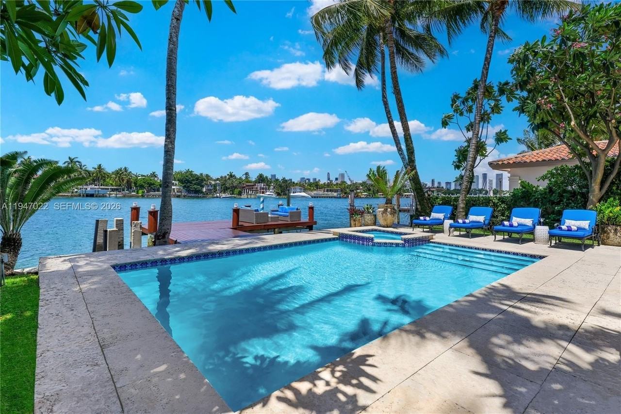 56 S Hibiscus Dr - Photo 4 of 42