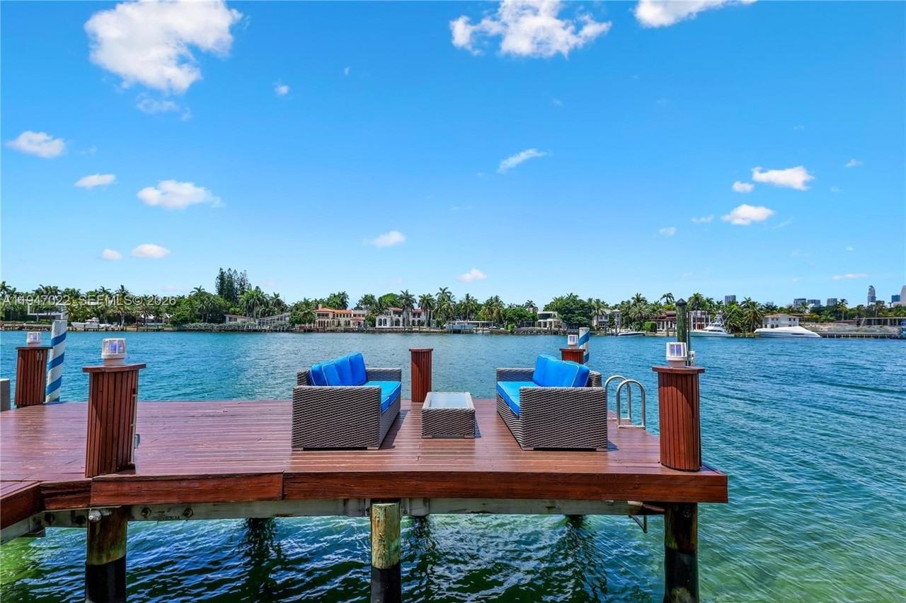 56 S Hibiscus Dr - Photo 5 of 42