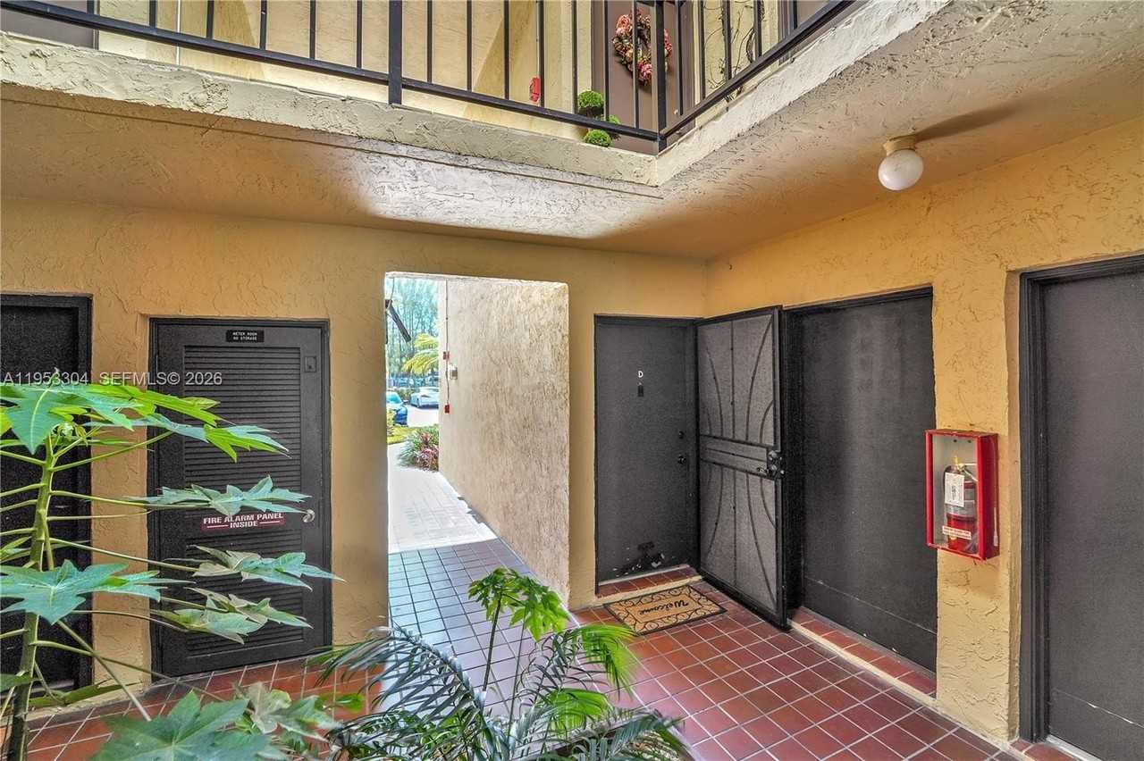 13720 Sw 90th Ave #8 - Photo 3 of 20