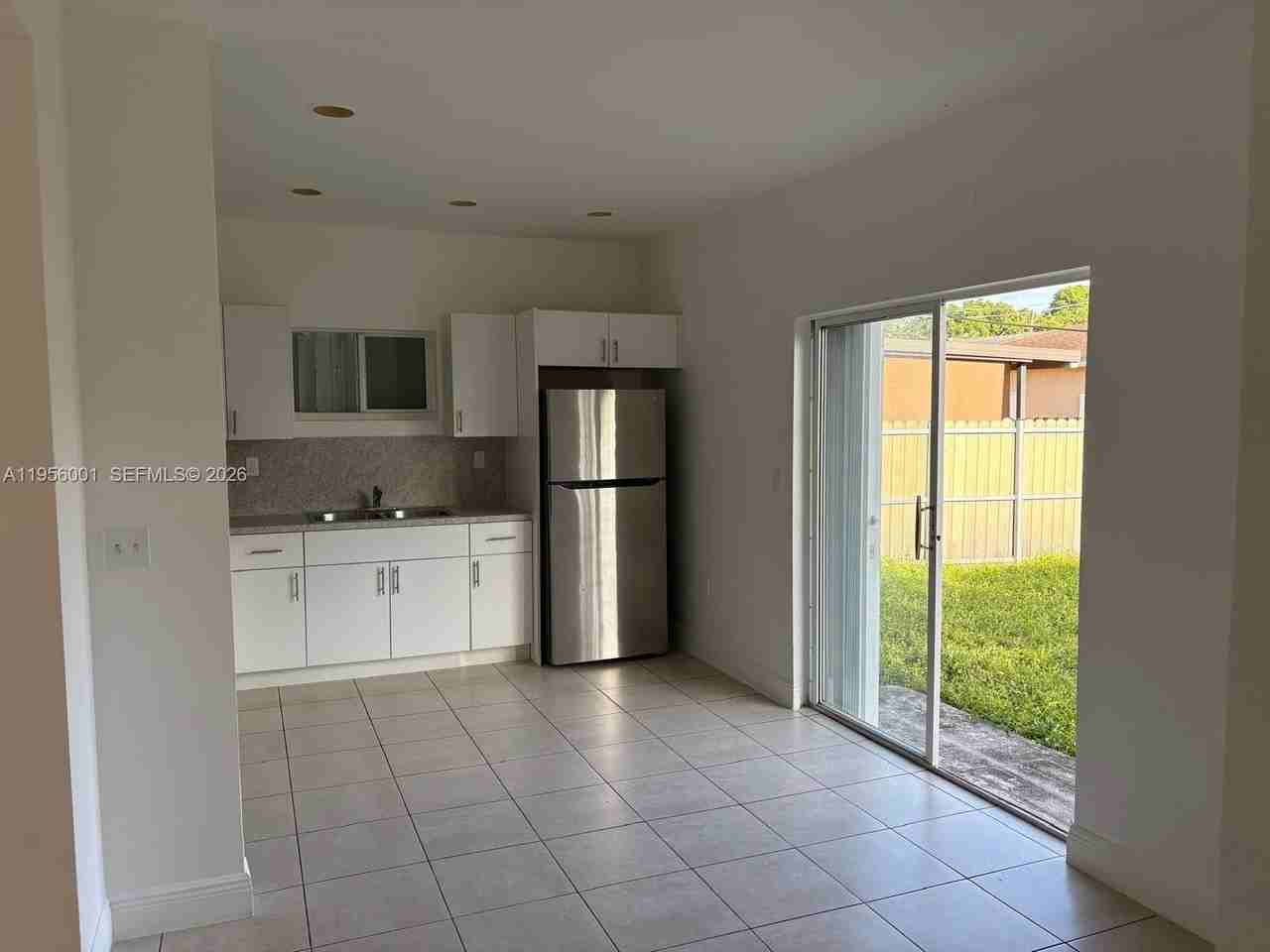 2916 Nw 51st St - Photo 5 of 19
