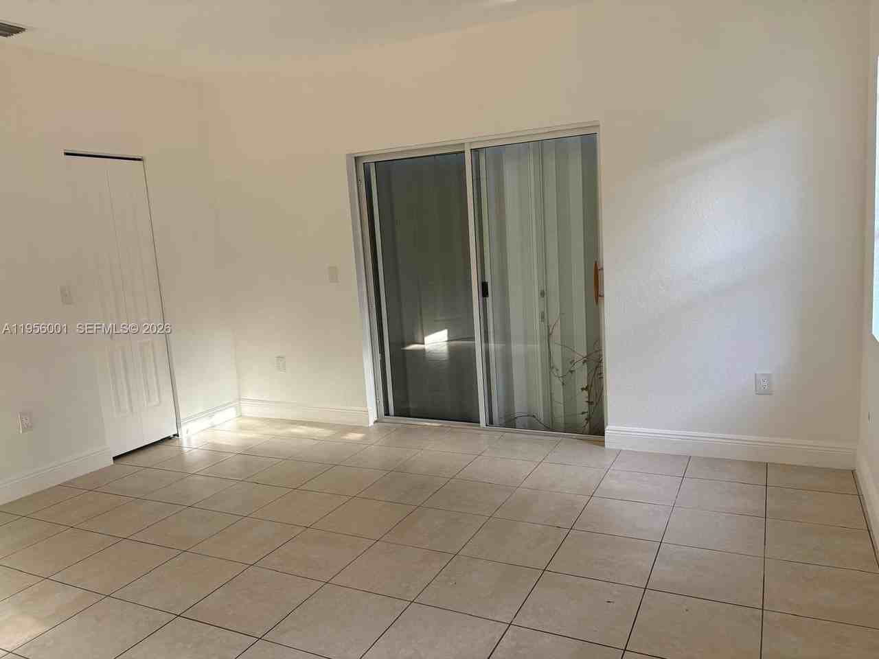 2916 Nw 51st St - Photo 7 of 19