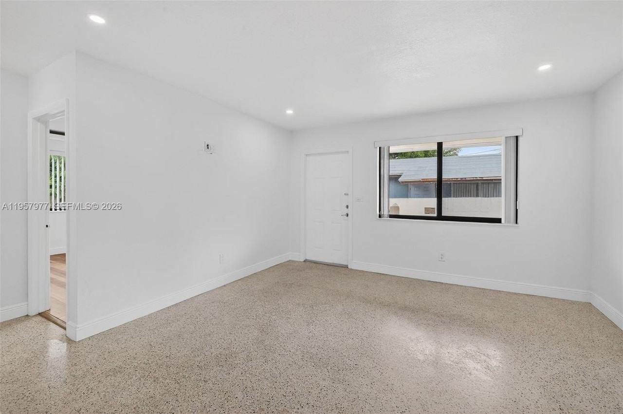 4727 Nw 4th St #4727 - Photo 4 of 27