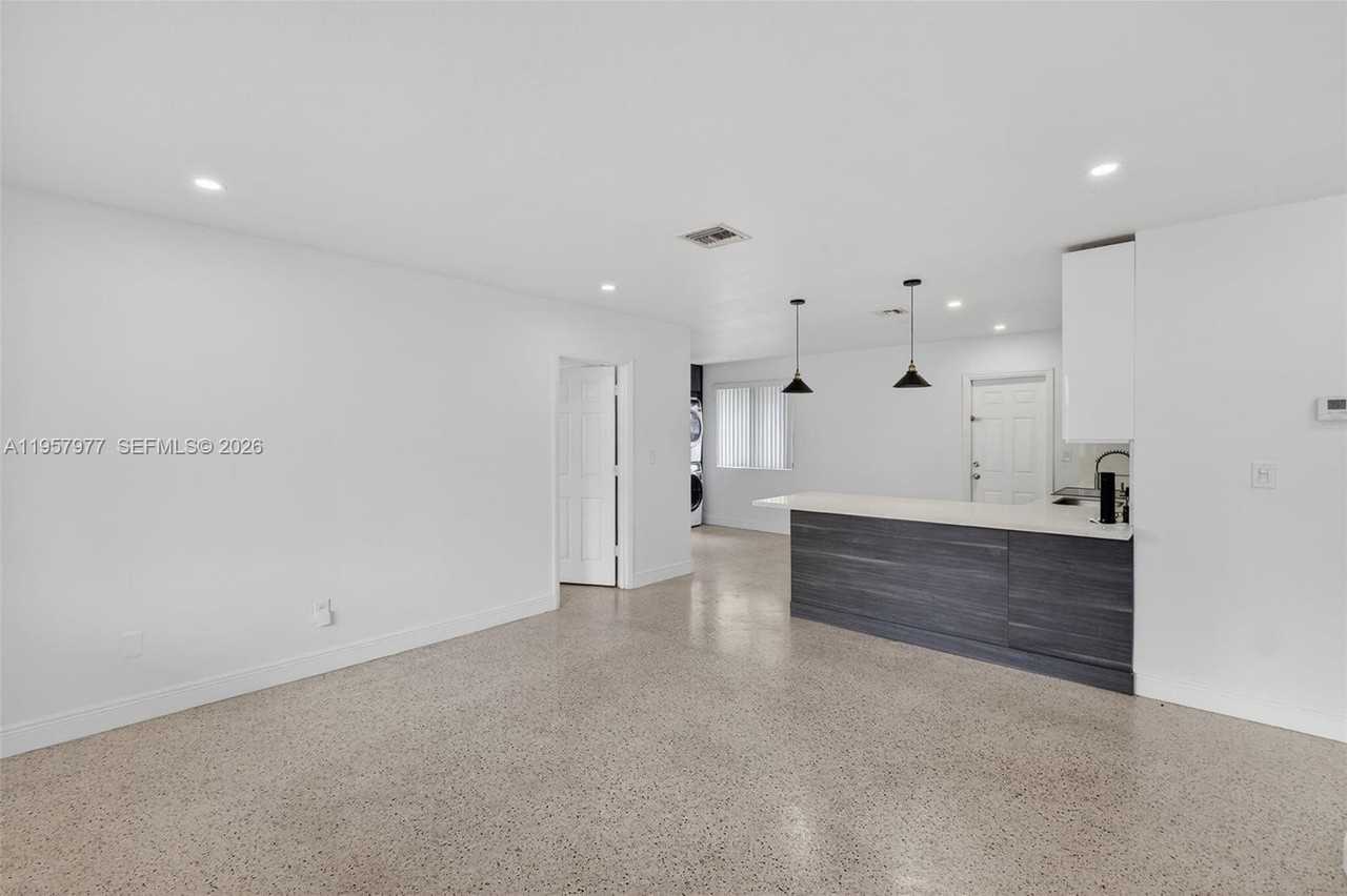 4727 Nw 4th St #4727 - Photo 6 of 27