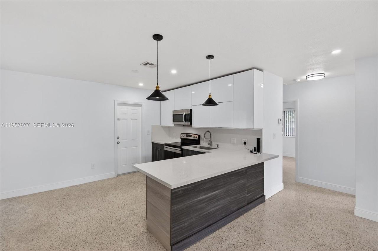 4727 Nw 4th St #4727 - Photo 7 of 27