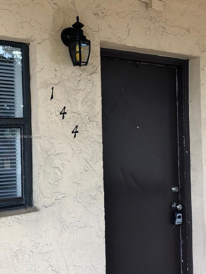 144 Nw 91st Ave - Photo 2 of 29