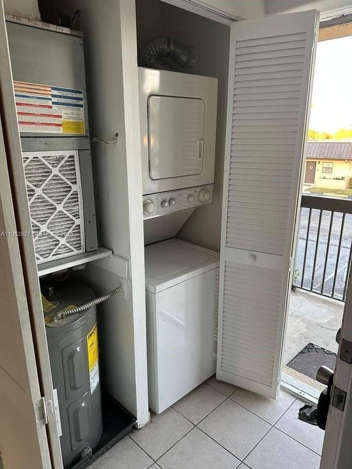 144 Nw 91st Ave - Photo 5 of 29