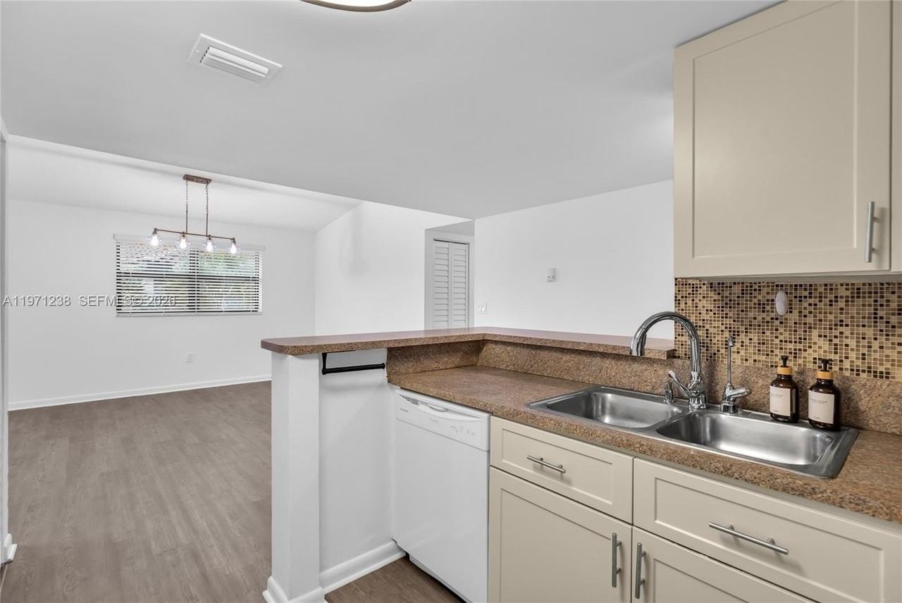 9785 Nob Hill Ct #9785 - Photo 3 of 26