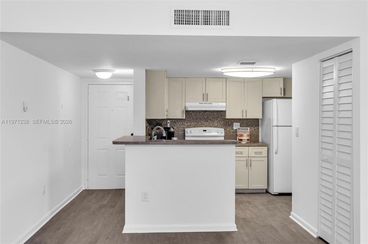 9785 Nob Hill Ct #9785 - Photo 4 of 26