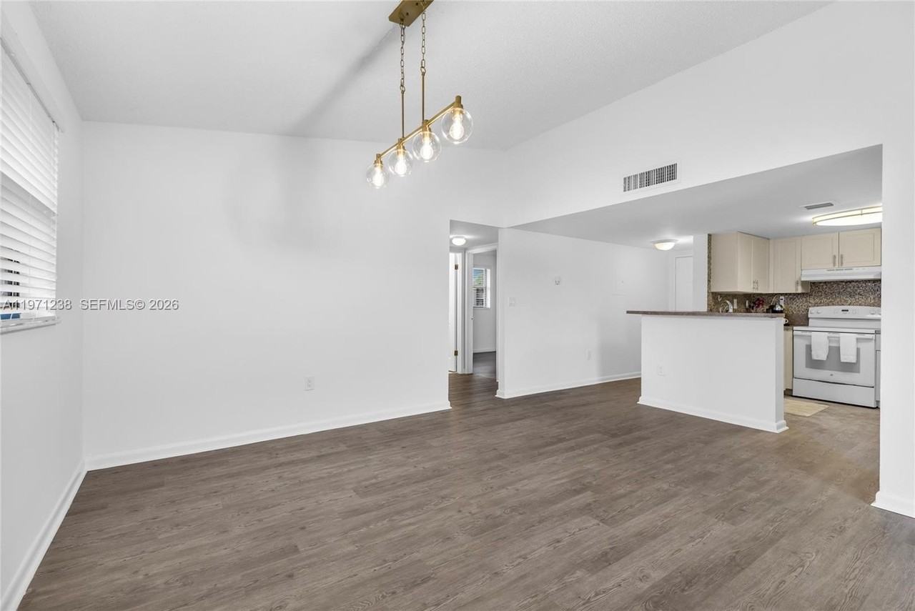 9785 Nob Hill Ct #9785 - Photo 6 of 26