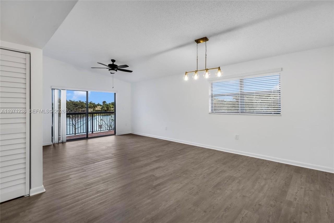 9785 Nob Hill Ct #9785 - Photo 7 of 26