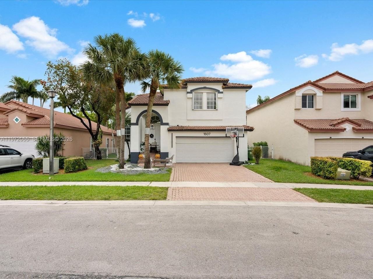 1607 Sw 157th Ave - Photo 2 of 44
