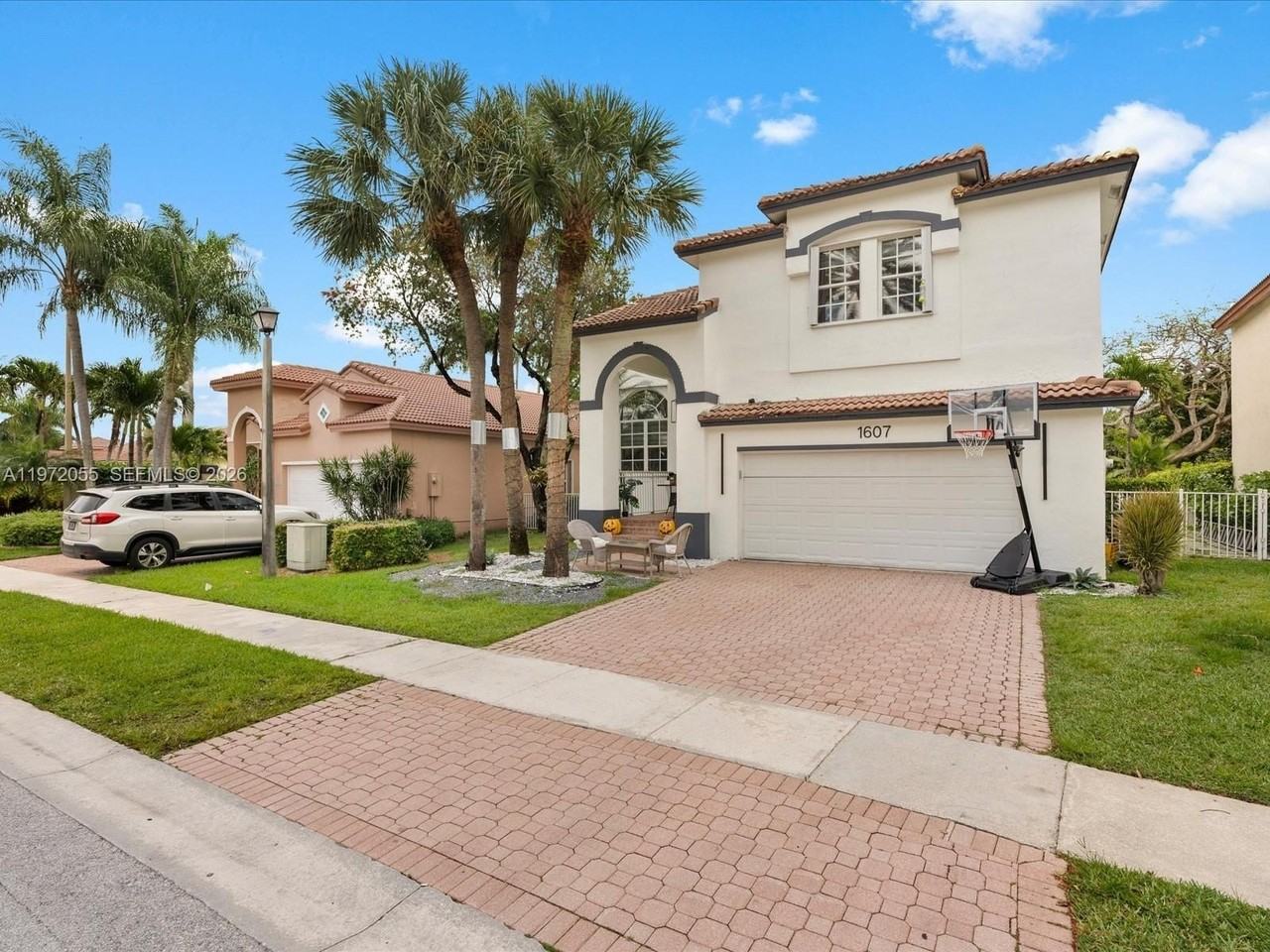 1607 Sw 157th Ave - Photo 4 of 44