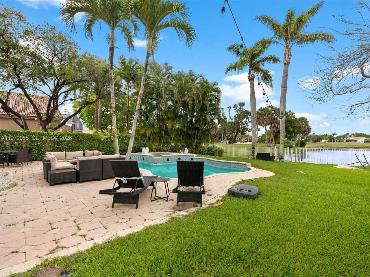 1607 Sw 157th Ave - Photo 6 of 44