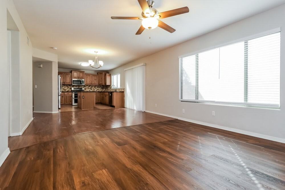 3802 N 104th Ave - Photo 4 of 17