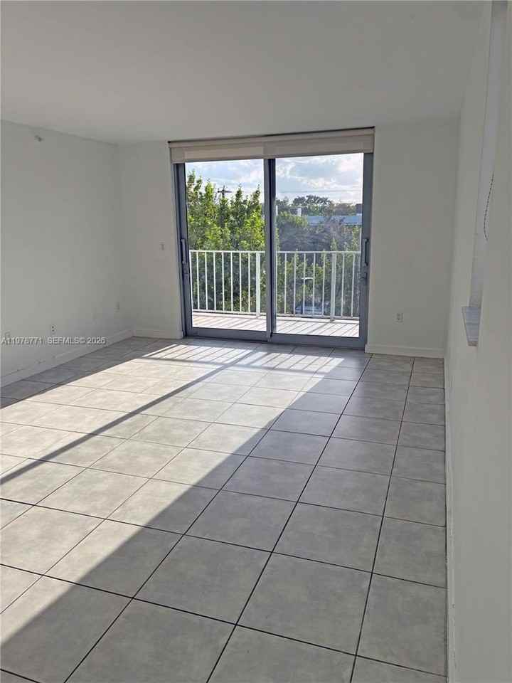 650 Ne 64th St #G309