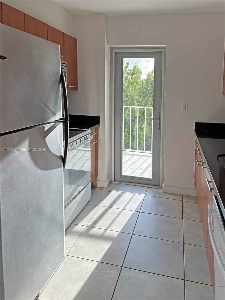 650 Ne 64th St #G309 - Photo 3 of 31