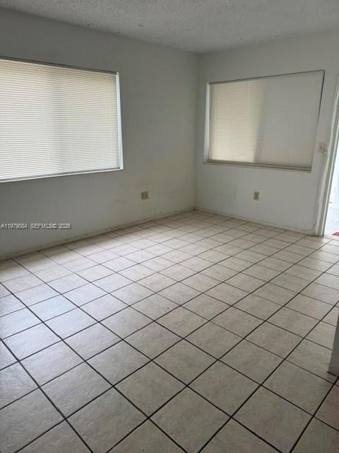 2430 Ne 135th St #102 - Photo 5 of 34