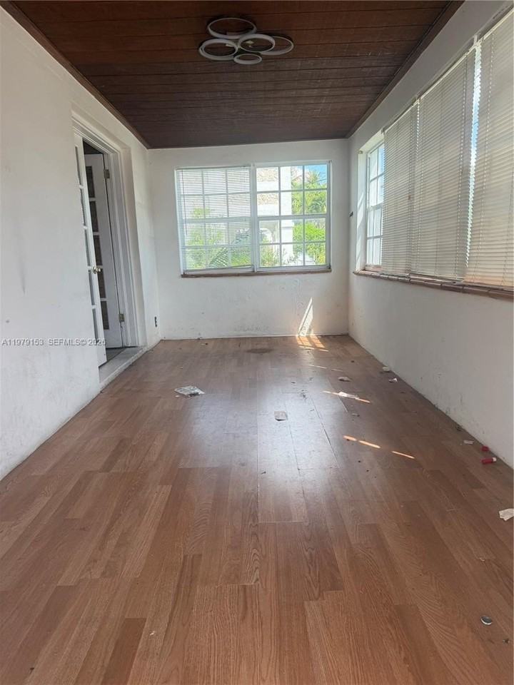 1640 Funston St - Photo 2 of 16