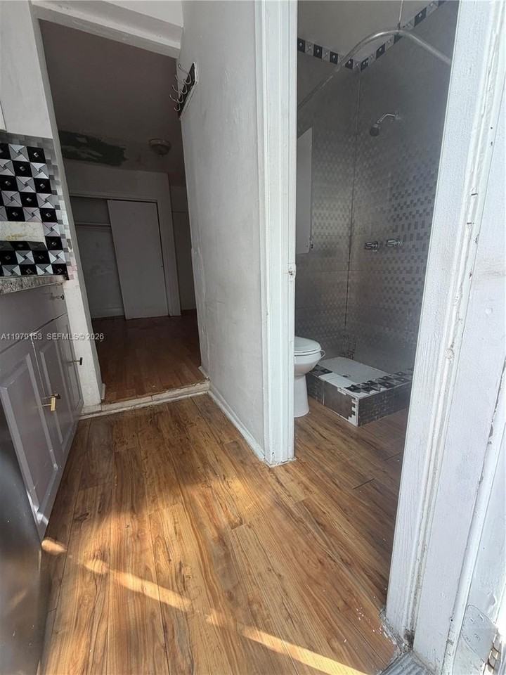 1640 Funston St - Photo 4 of 16