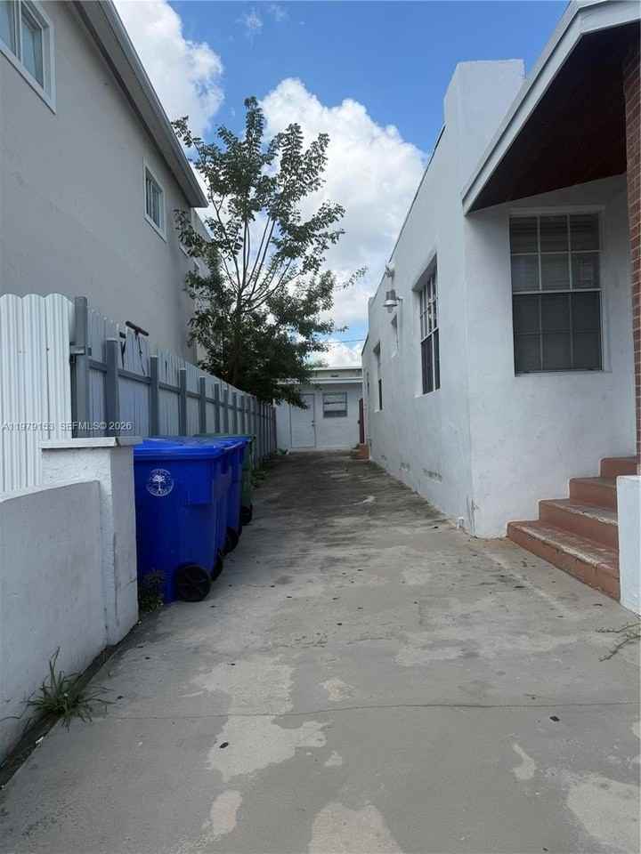 1640 Funston St - Photo 5 of 16