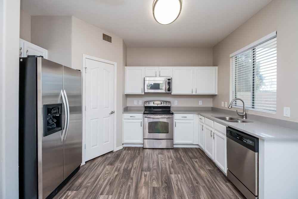 1306 S 119th Dr - Photo 6 of 14