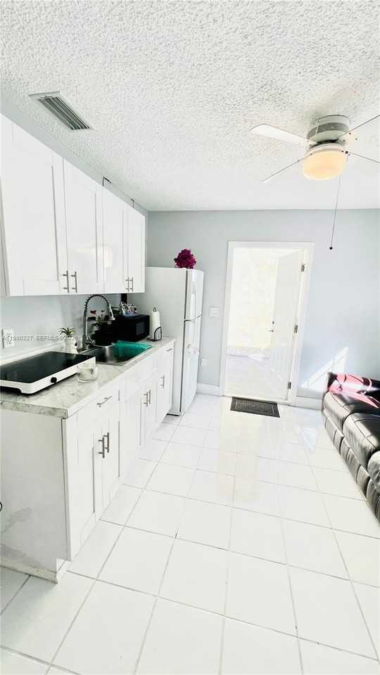 18901 Nw 77th Ct - Photo 2 of 8