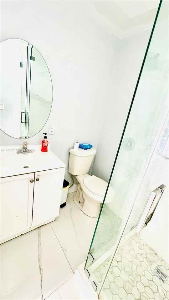 18901 Nw 77th Ct - Photo 3 of 8