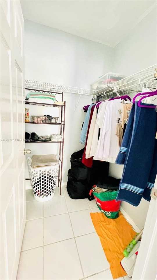 18901 Nw 77th Ct - Photo 6 of 8