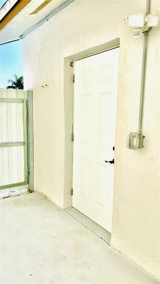 18901 Nw 77th Ct - Photo 7 of 8