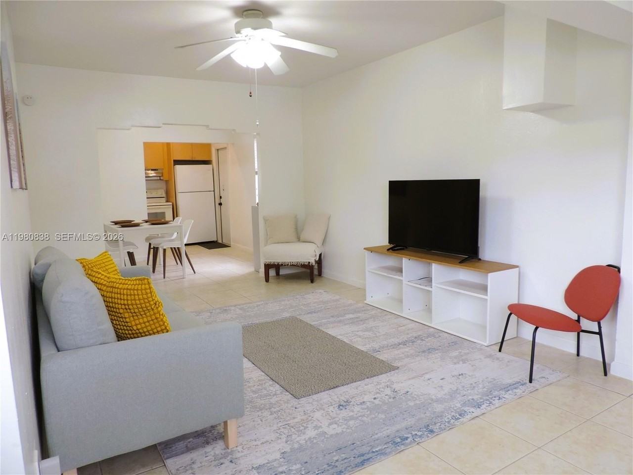 3134 Sw 25th Ter - Photo 5 of 23
