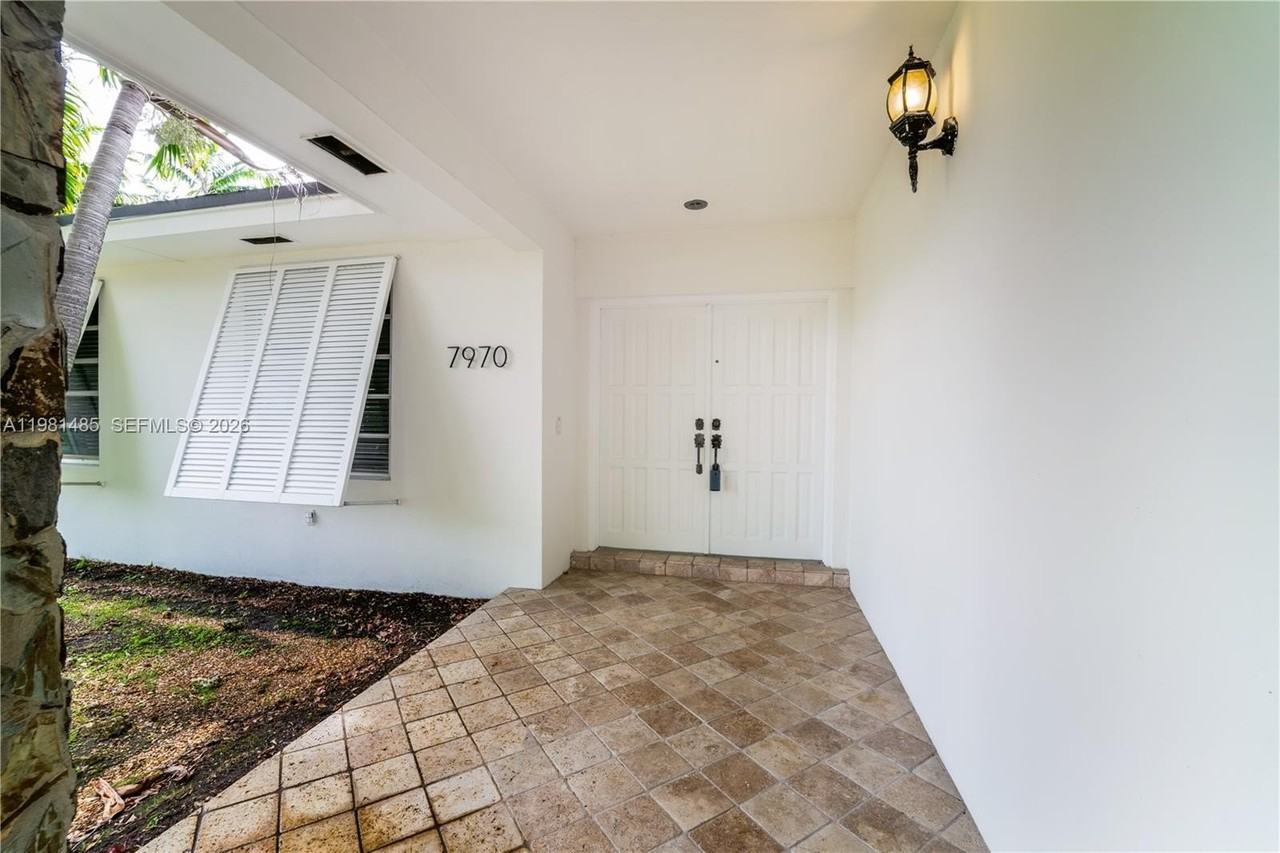 7970 Sw 146th St - Photo 2 of 40