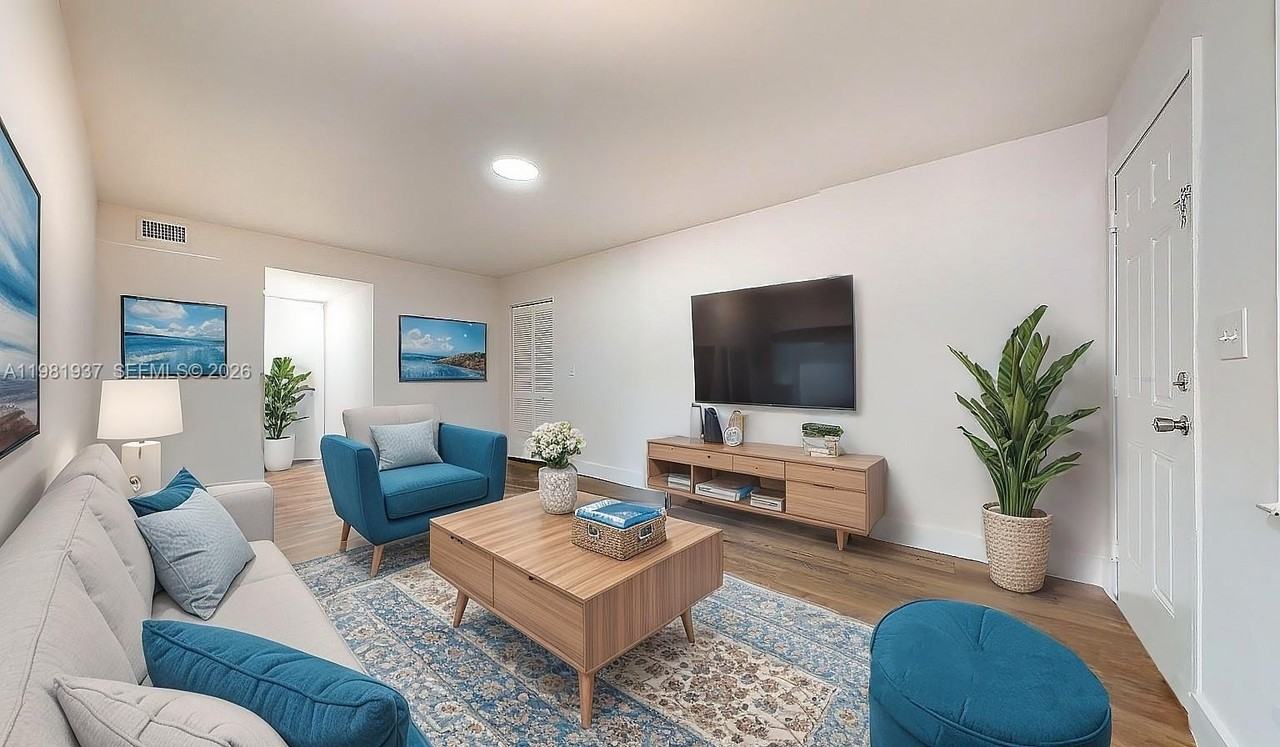 1670 W 42nd St #1670 - Photo 5 of 33