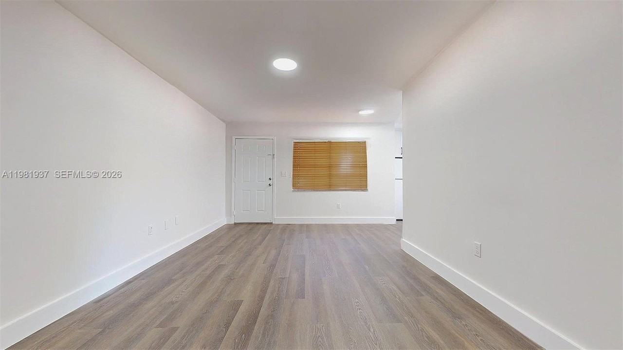 1670 W 42nd St #1670 - Photo 7 of 33